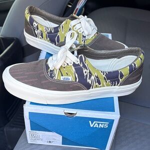 Vans Men's Green and Brown Graphic Sneakers